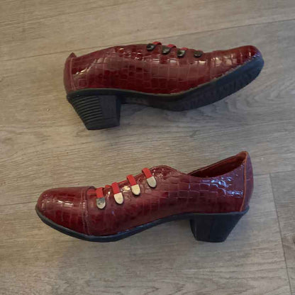 sz 36 Hinako red patent pumps