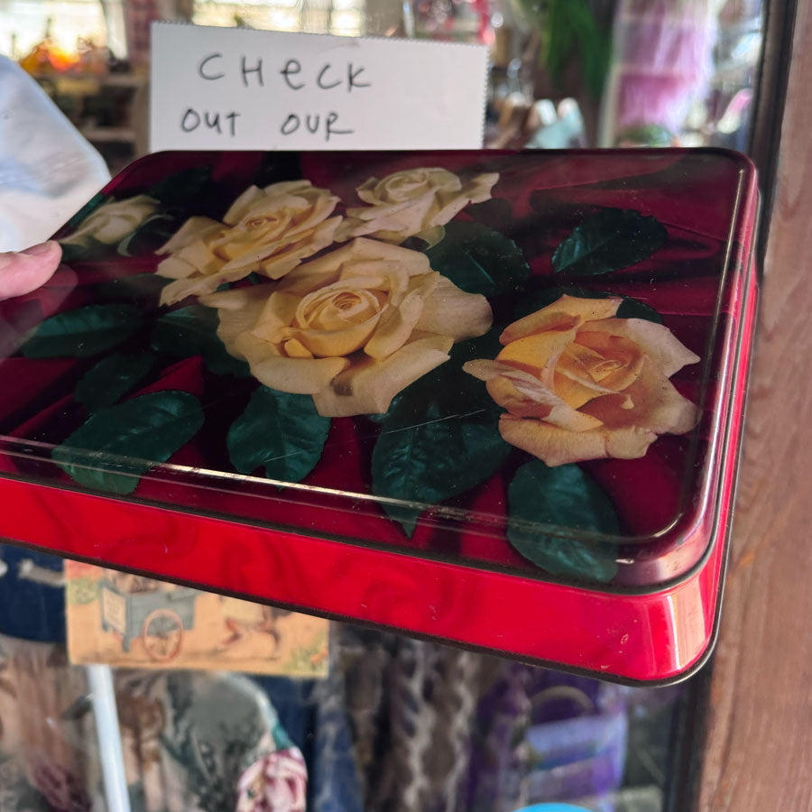Vintage rose tin