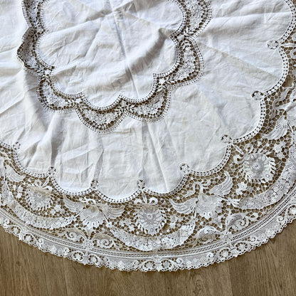 White round swan tablecloth