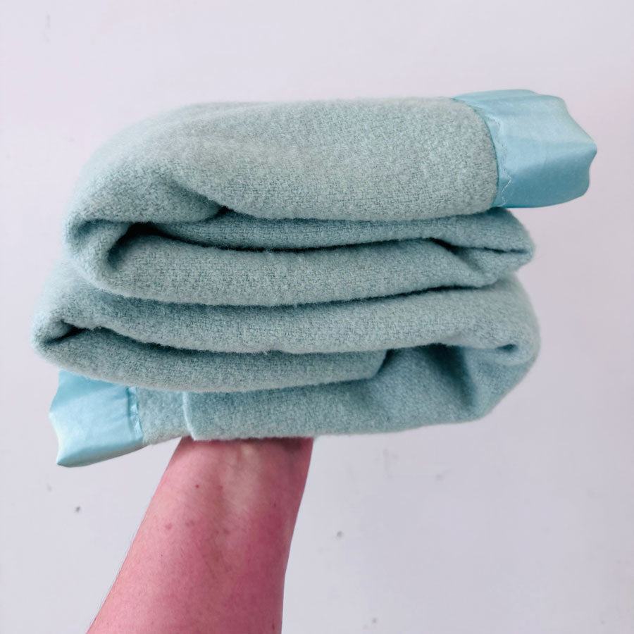 Blanket : sea foam wool remnant