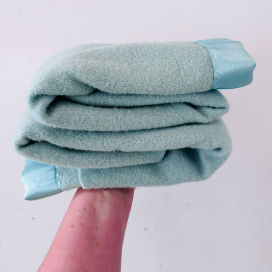Blanket : sea foam wool remnant