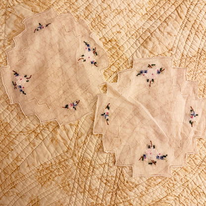 Sheer doilie set