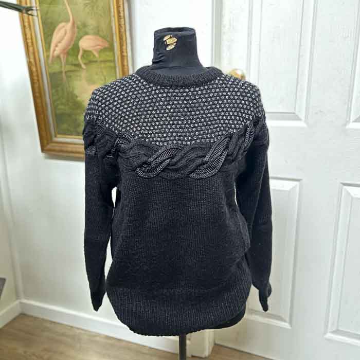 sz S silver black 1980s knit