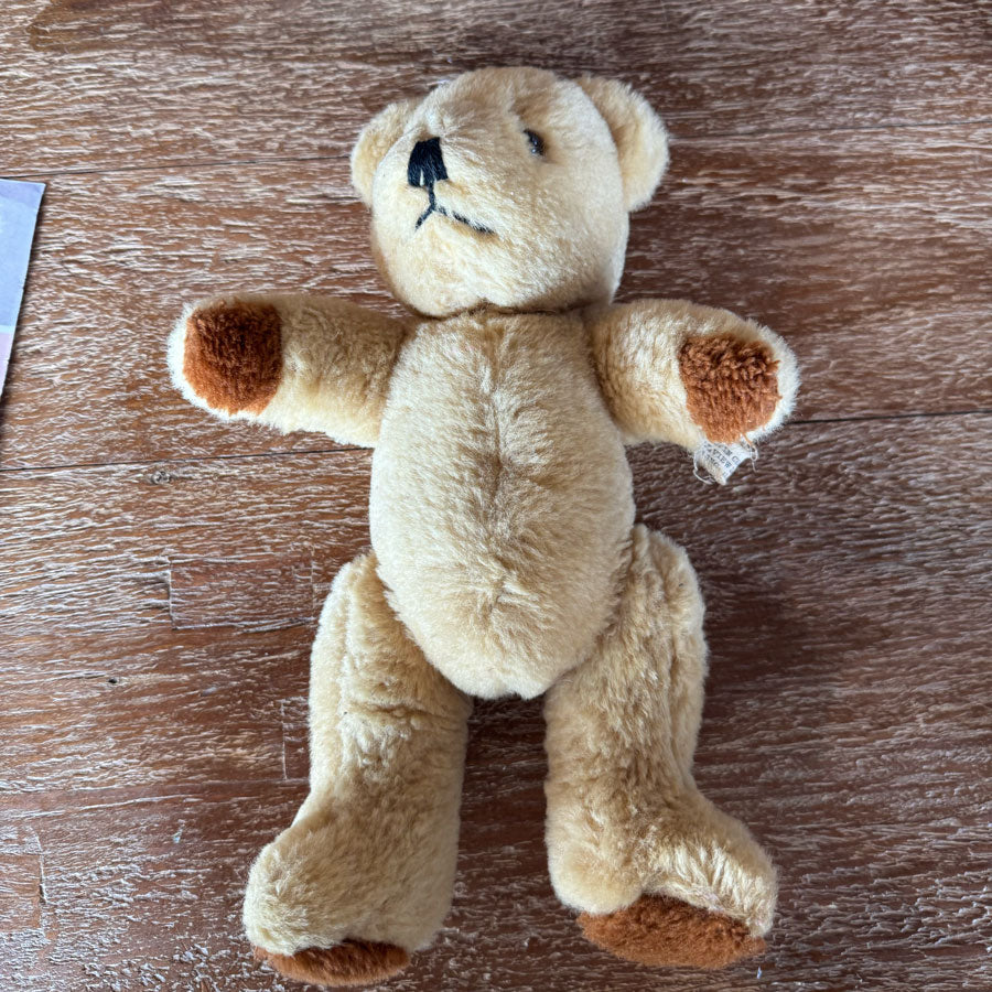 Hillview Lane vintage teddy bear