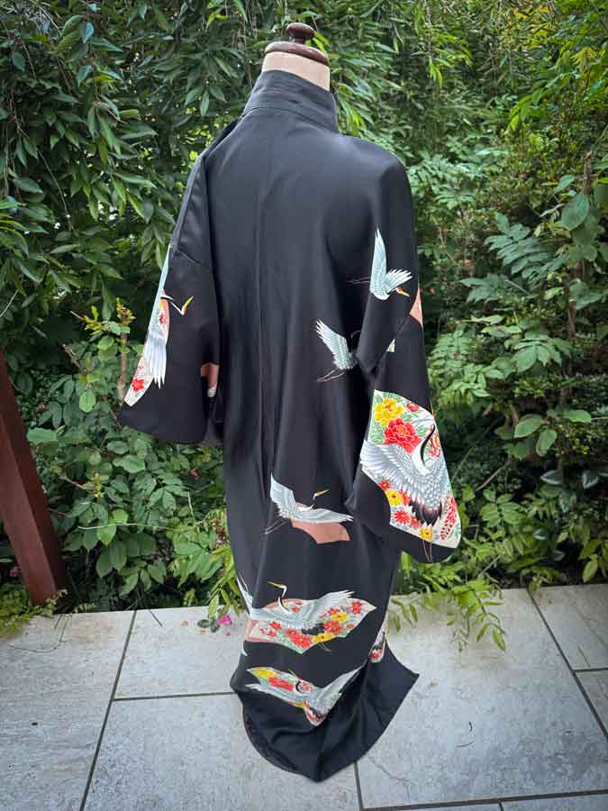 sz L Storks on black kimono robe