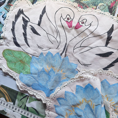 Swan doilies set 3