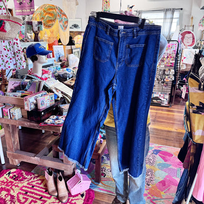 sz 12 SERRA frayed jeans