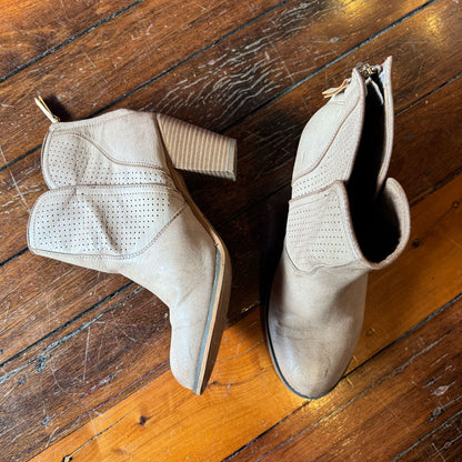 sz 10 tan cowboy booties