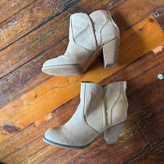 sz 10 tan cowboy booties
