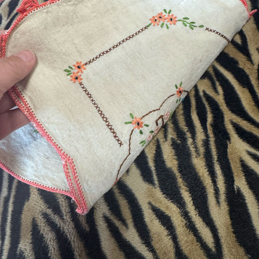 Basket tea cosy