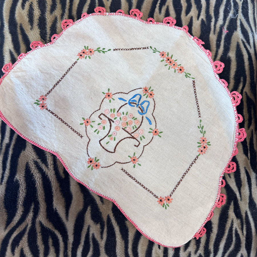 Basket tea cosy