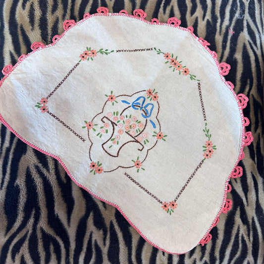 Basket tea cosy