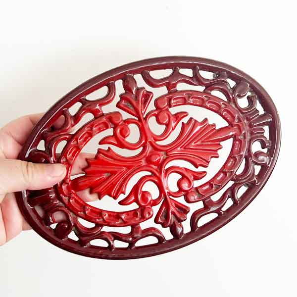 Red brown trivet 8525