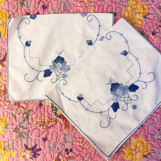 Blue flower tray cloths