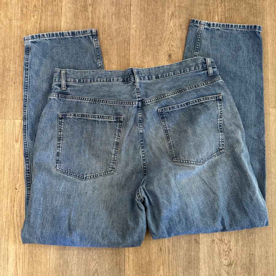 sz 36 Uniqlo mid wash jeans