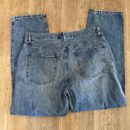 sz 36 Uniqlo mid wash jeans