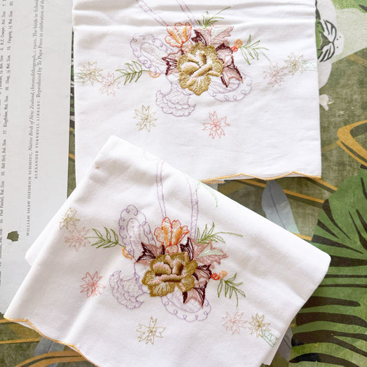 Embroidered cotton pillowcase 2