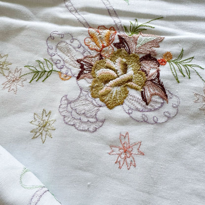 Embroidered cotton pillowcase 2