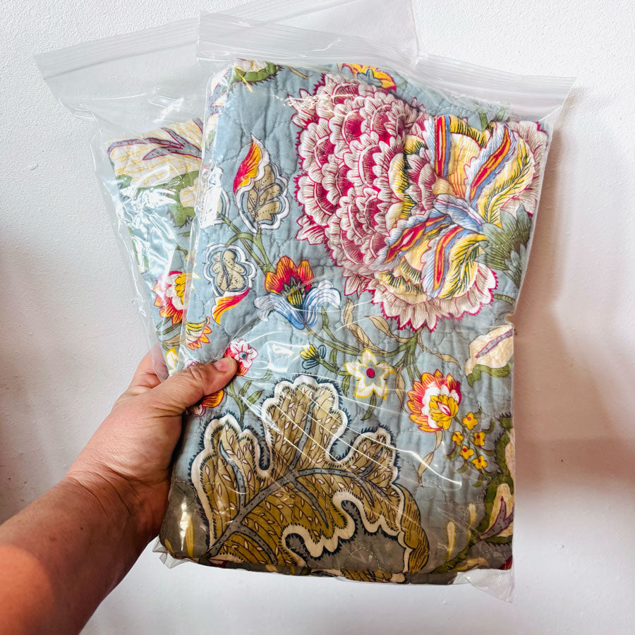 Quilt remnant : blue floral cotton quilt