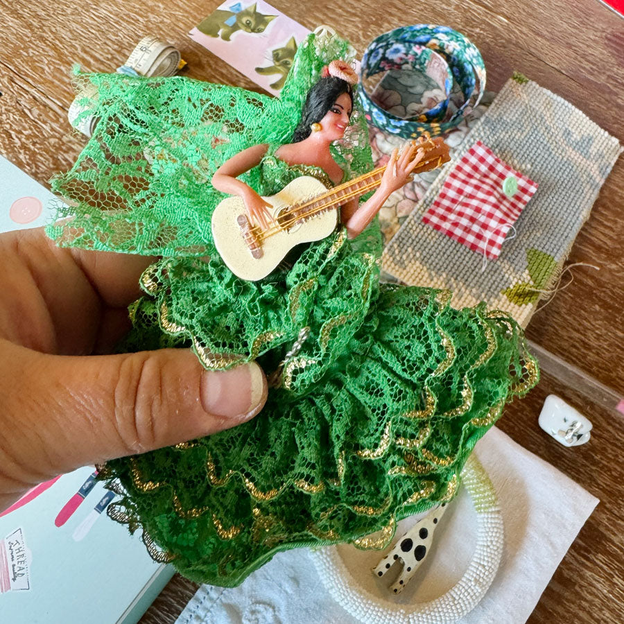 Sewing ephemera and trinket tin 5