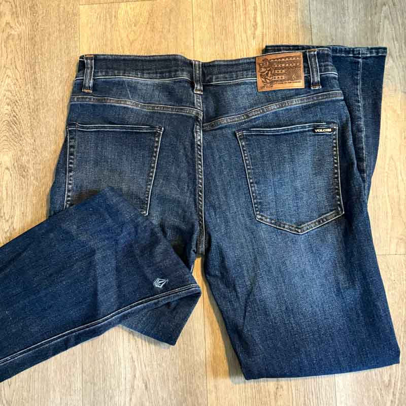 sz 33 Volcom modern straight jeans