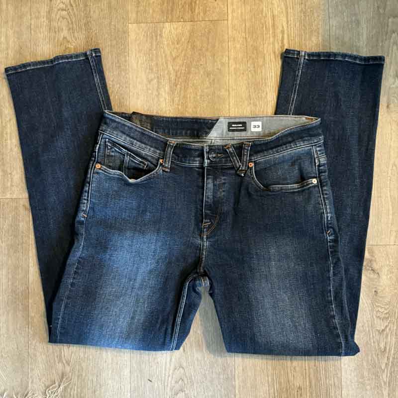 sz 33 Volcom modern straight jeans