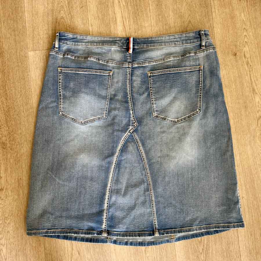 sz 18 mid blue denim skirt