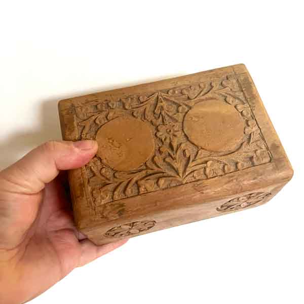 Wooden trinket box 8407