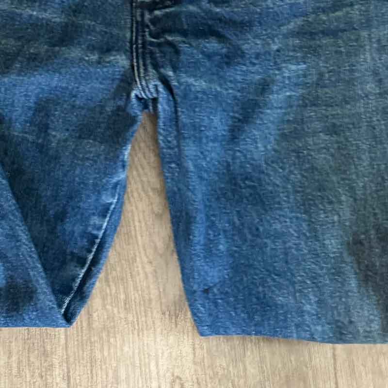 sz 32 mid denim Wrangler jeans