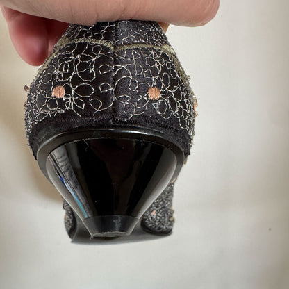 sz 7 embroidered black Mary Janes