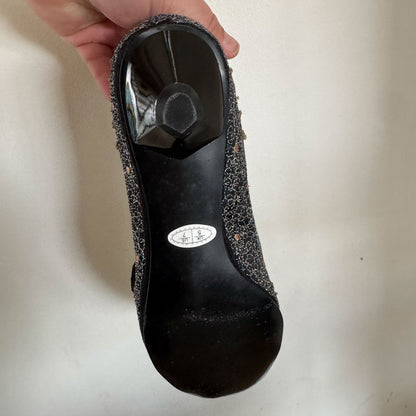 sz 7 embroidered black Mary Janes